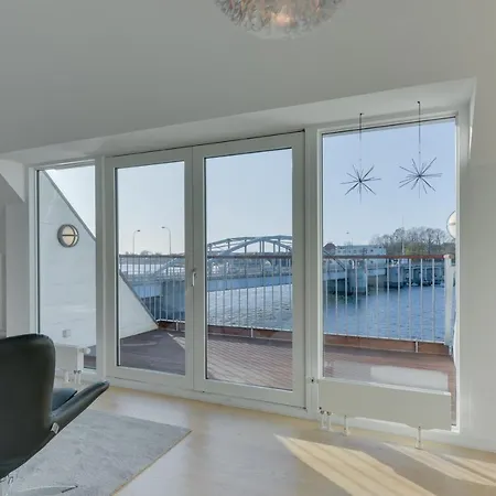 Harbour Penthouse Apartment *