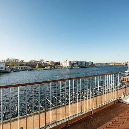 Harbour Penthouse Apartment *